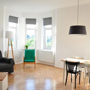 central-modern-apartment.praguehotelsweb.com/